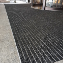 نقش پادری  آلومینیومی در نظافت و ایمنی ورودی ساختمان ها