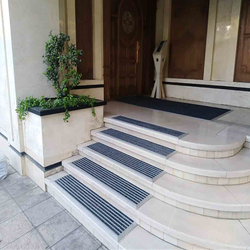 بهبود ورودی ساختمان با پادری های آلومینیومی: راهکارها و انتخاب های موثر