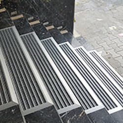 ویژگی ساختاری پادری آلومینومی