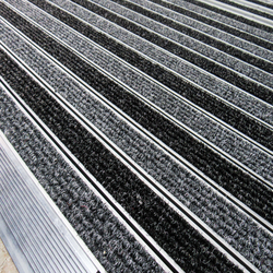 موکت های پادری آلومینیومی: انتخابی هوشمندانه برای ورودی ها