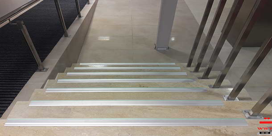 نبشی پله آلومینیومی ساده 